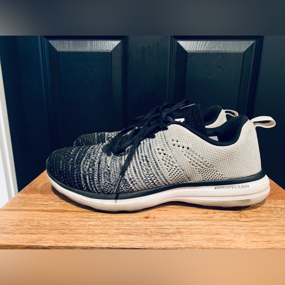 APL Techloom Pro black gray white Sneakers 9.5 - Picture 11 of 13